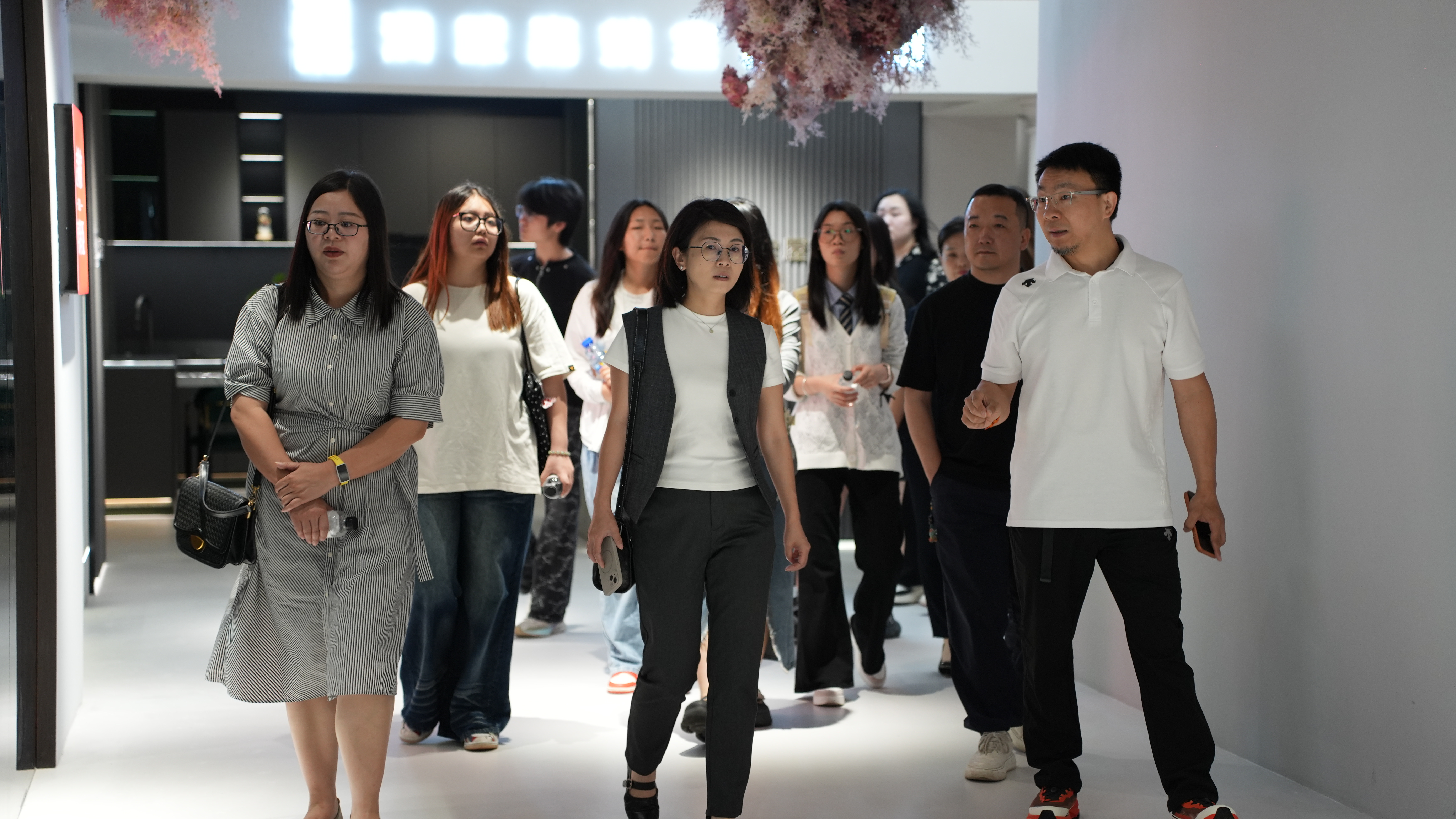 【访企拓岗】设计工程学院赴兄弟装饰、唐卡装饰开展访企拓岗暨校企交流活动